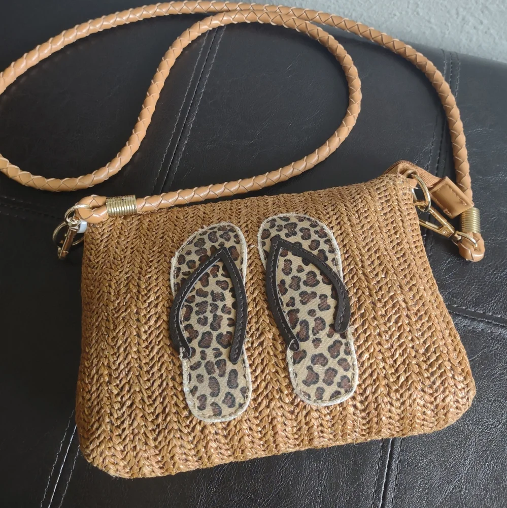 Sondra Roberts Squared Woven Straw Rafia Flip Flop Crossbody Bag - Picture 7 of 14